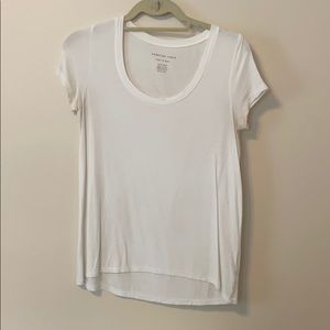 White soft and sexy American eagle t shirt
